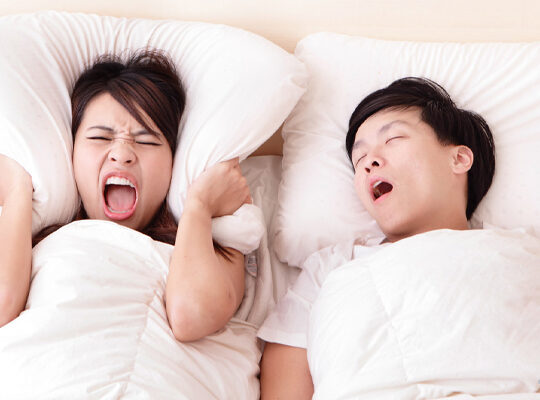 นอนกรนเกิดจากอะไรและมีวิธีแก้ไขอย่างไร นอนกรนทุกวันก็ไม่ไหวนะ